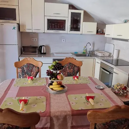 Apartment Nina Podstrana